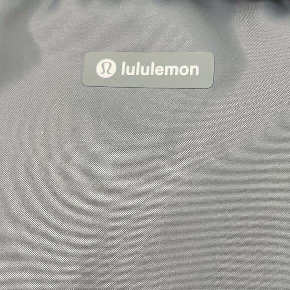 Lululemon All Night Festival Bag 5L Grey/Silver Crossbody Pockets Zippers - Picture 5 of 12